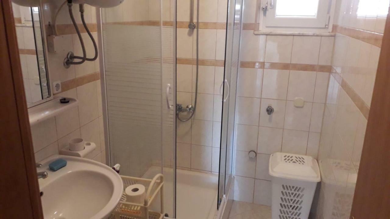 Apartment Hrgić Vir Buitenkant foto